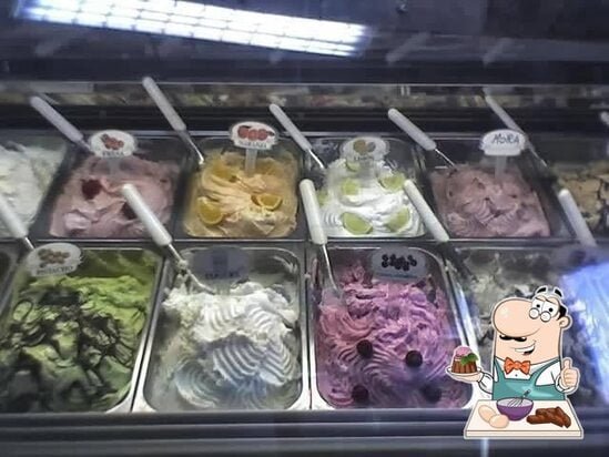 Ice cream display at La Dolce Vita in Puerto de Tazacorte