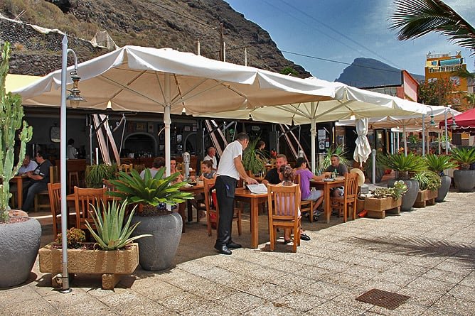 Terrace at Restaurante Teneguía beside Tazacorte beach