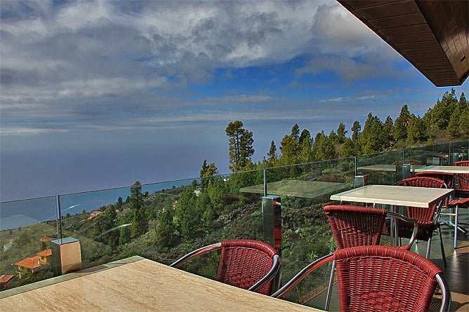 Panoramic terrace at Restaurante La Muralla in Aguatavar